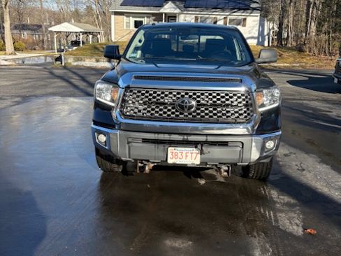 Used 2018 Toyota Tundra SR5 image 1