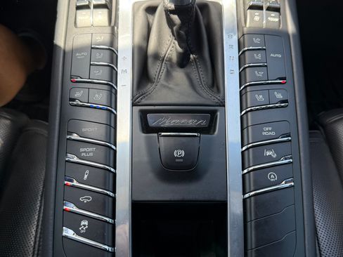 Used 2016 Porsche Macan Turbo image 12