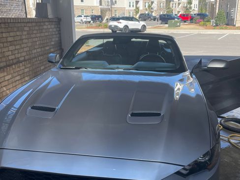 Used 2021 Ford Mustang Premium image 16