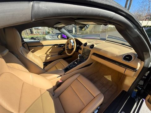 Used 2017 Porsche 718 Boxster RWD image 8