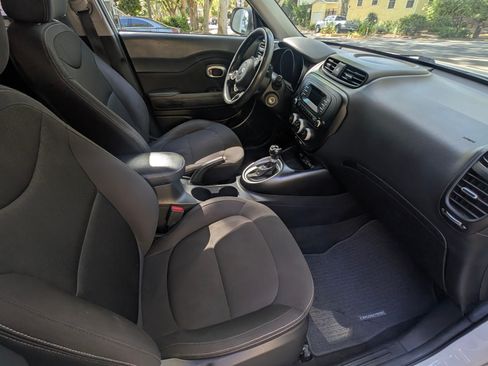 Used 2016 Kia Soul FWD image 15