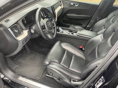 Used 2022 Volvo XC60 B5 Inscription w/ Protection Package Premier image 5