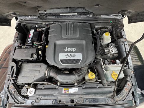 Used 2012 Jeep Wrangler Sahara w/ Connectivity Group AWD/4WD image 11