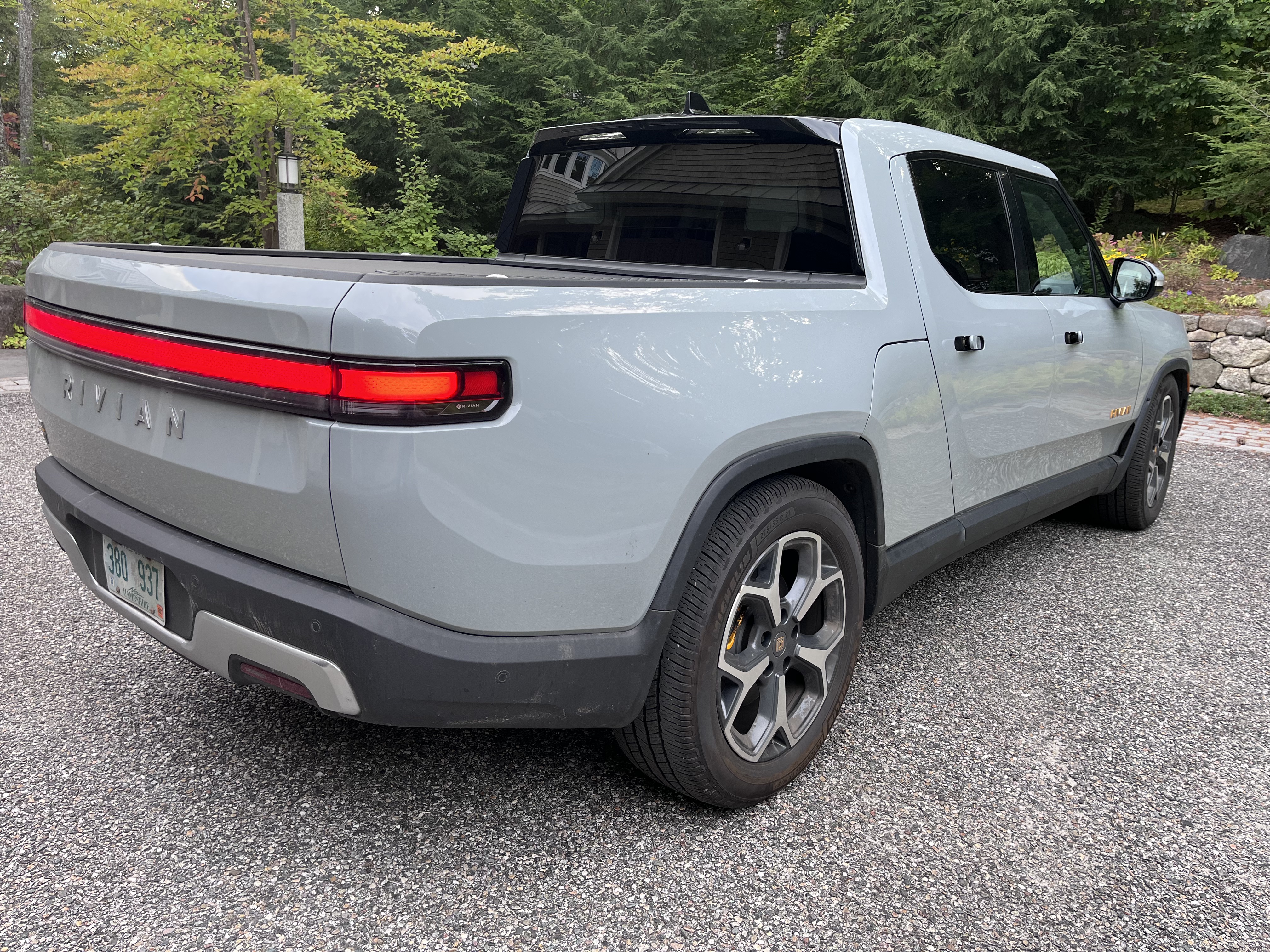 Used 2022 Rivian R1T Adventure AWD/4WD image 2