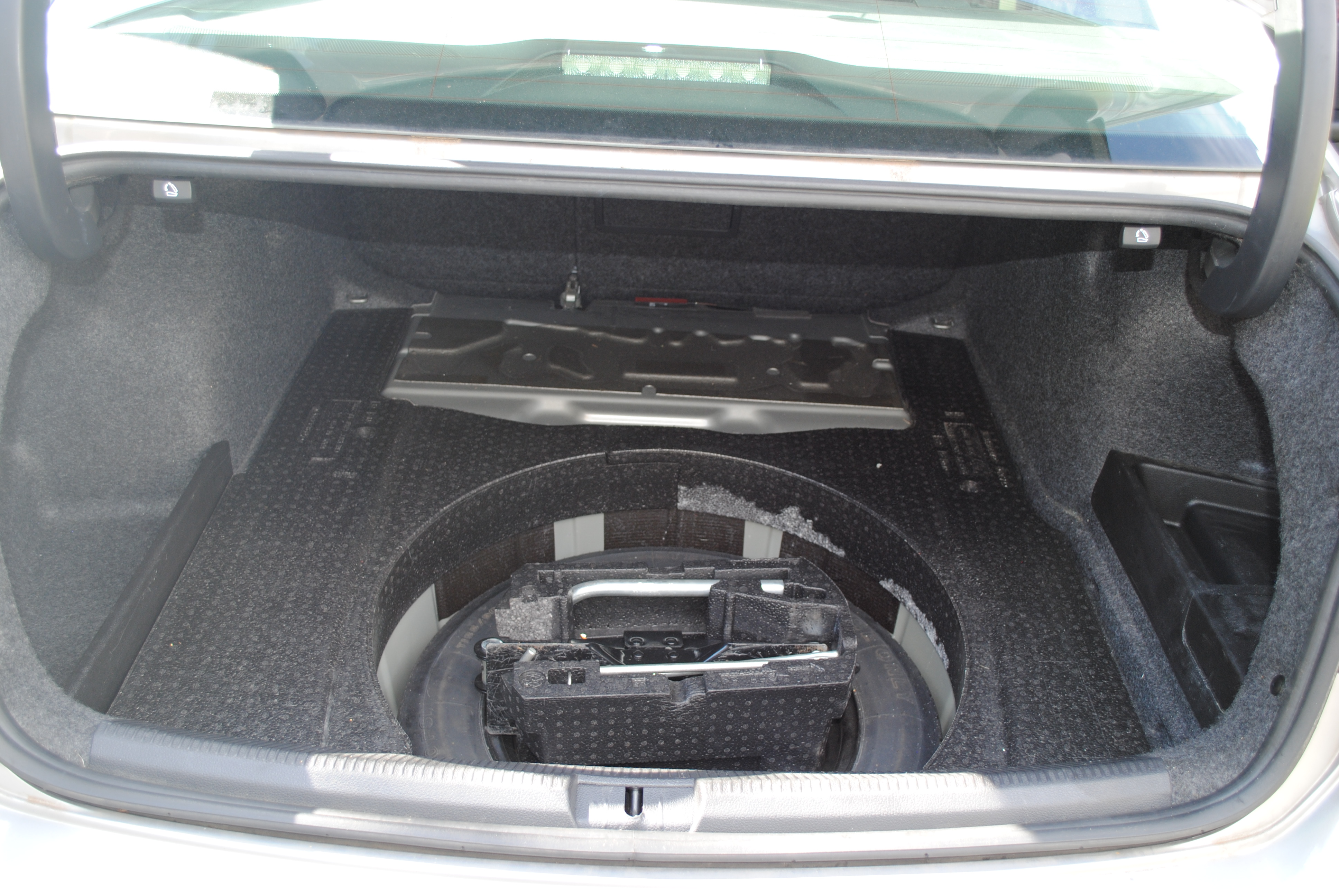 Used 2013 Volkswagen Passat TDI SEL Premium FWD image 22