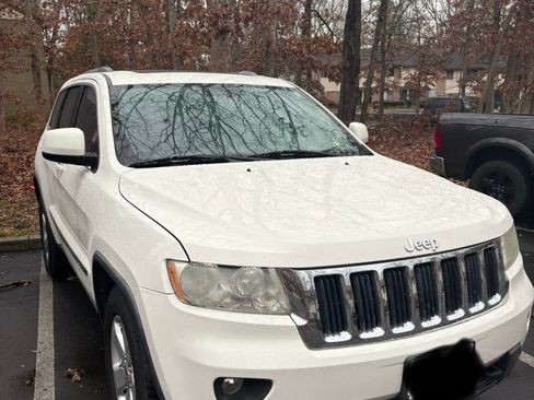 Used 2012 Jeep Grand Cherokee Laredo image 1