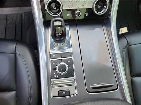 Used 2019 Land Rover Range Rover Sport HSE image 10
