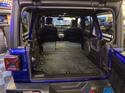 Used 2019 Jeep Wrangler Unlimited Sahara image 20