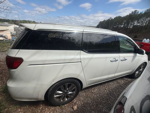 Used 2015 Kia Sedona SX Limited FWD image 12