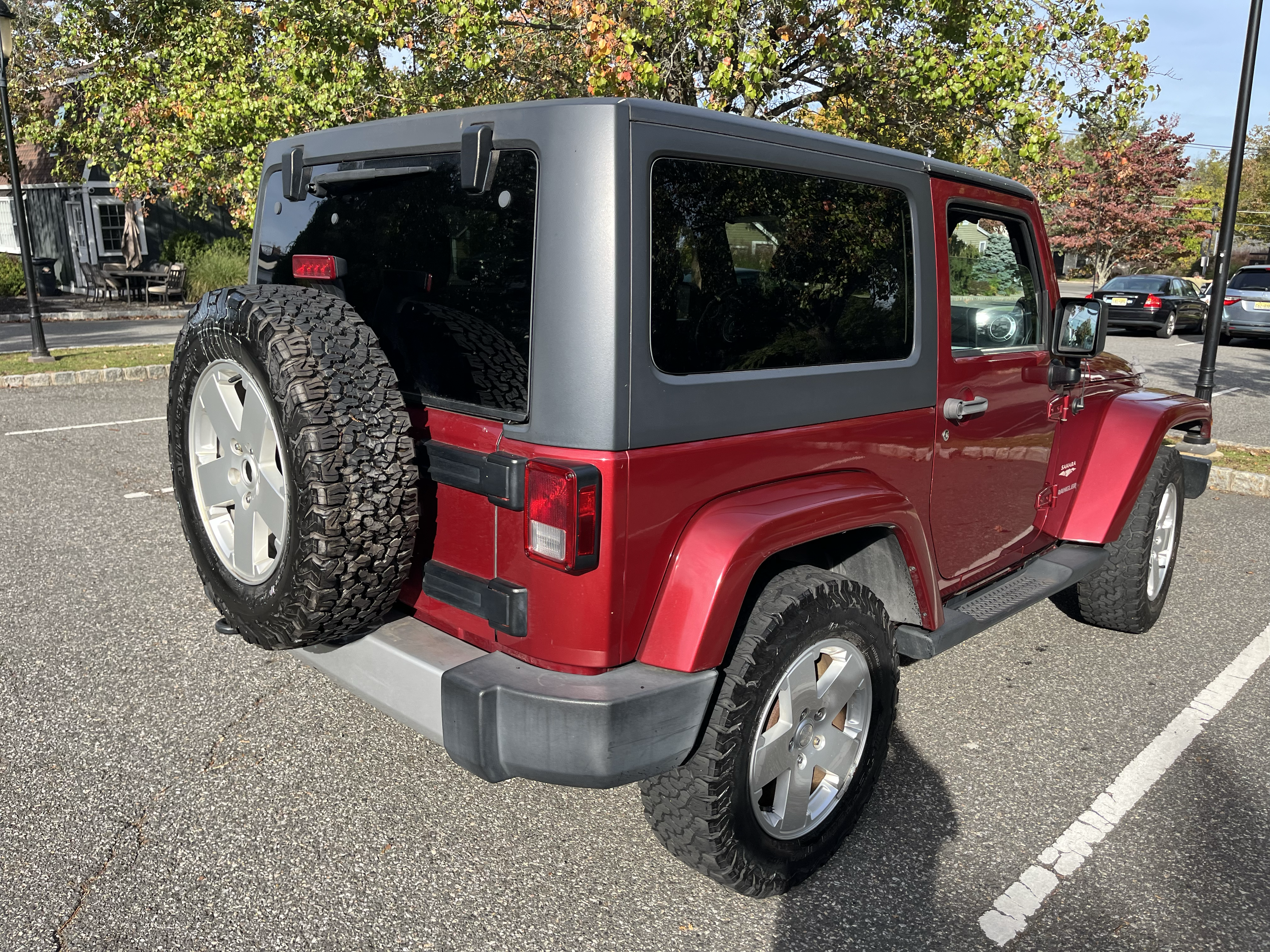 Used 2012 Jeep Wrangler Sahara w/ Connectivity Group AWD/4WD image 9