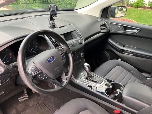 Used 2017 Ford Edge SE FWD image 12