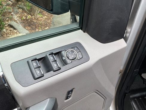 Used 2017 Ford F150 XLT AWD/4WD image 11