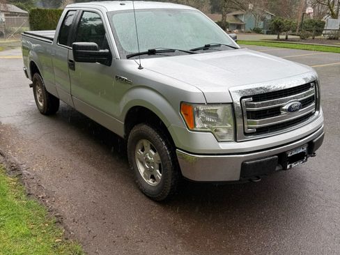 Used 2013 Ford F150 XLT w/ Trailer Tow Pkg image 2
