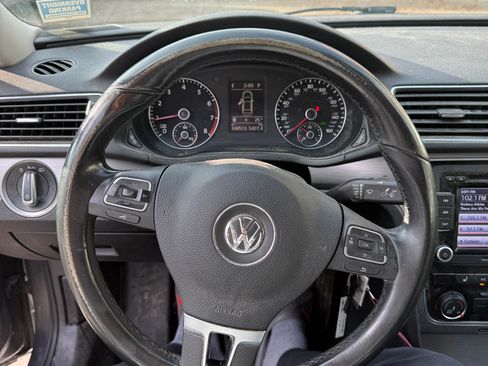 Used 2014 Volkswagen Passat 1.8T SE image 4