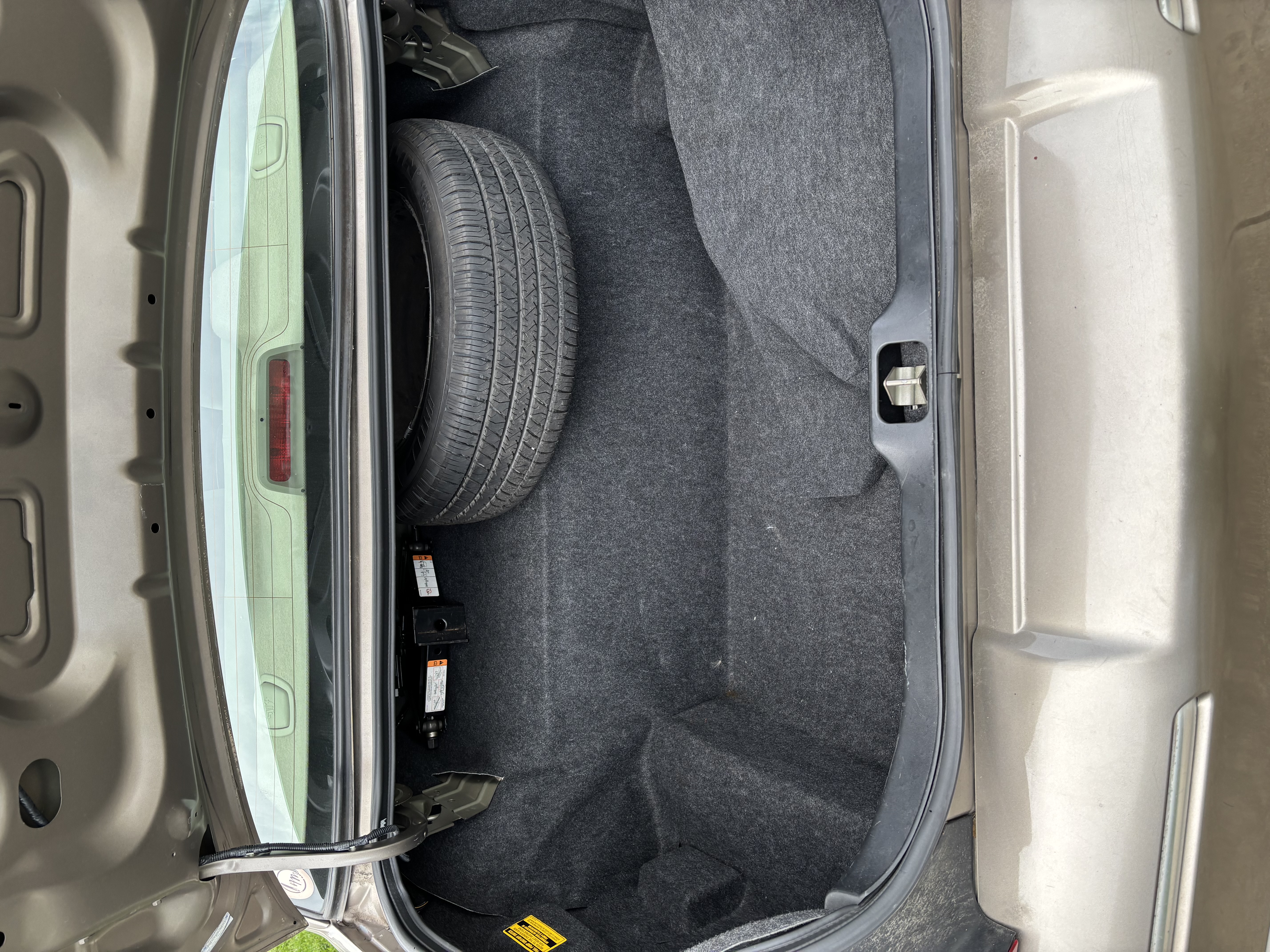 Used 2004 Mercury Grand Marquis GS RWD image 5