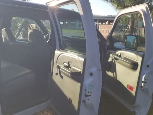 Used 2006 Ford F350 2WD Crew Cab DRW Super Duty image 5