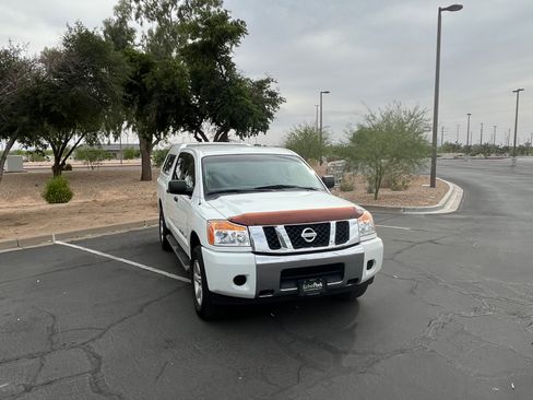 Used 2015 Nissan Titan SV image 8