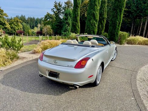 Used 2005 Lexus SC 430 Convertible RWD image 4