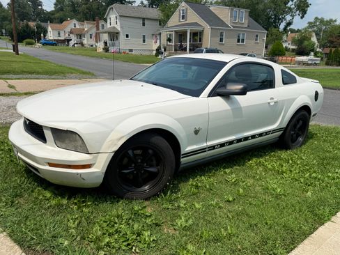 Used 2009 Ford Mustang Coupe RWD image 9