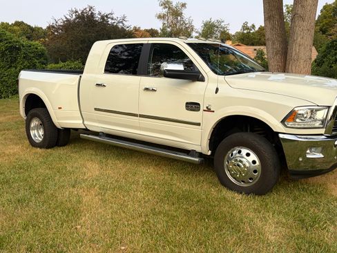 Used 2017 RAM 3500 Laramie Longhorn w/ Convenience Group AWD/4WD image 4