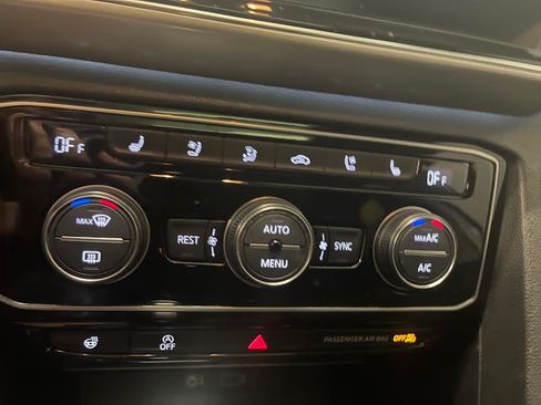 Used 2018 Volkswagen Atlas SEL Premium image 14