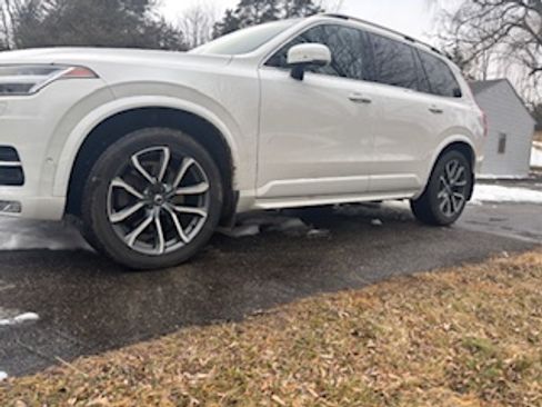 Used 2017 Volvo XC90 T6 Momentum w/ Vision Package image 5
