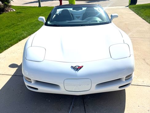 Used 2004 Chevrolet Corvette Convertible w/ Preferred Equipment Group image 2