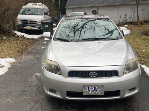 Used 2006 Scion tC Hatchback Coupe 2D image 2
