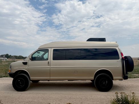 Used 2011 GMC Savana 2500 Extended RWD image 5