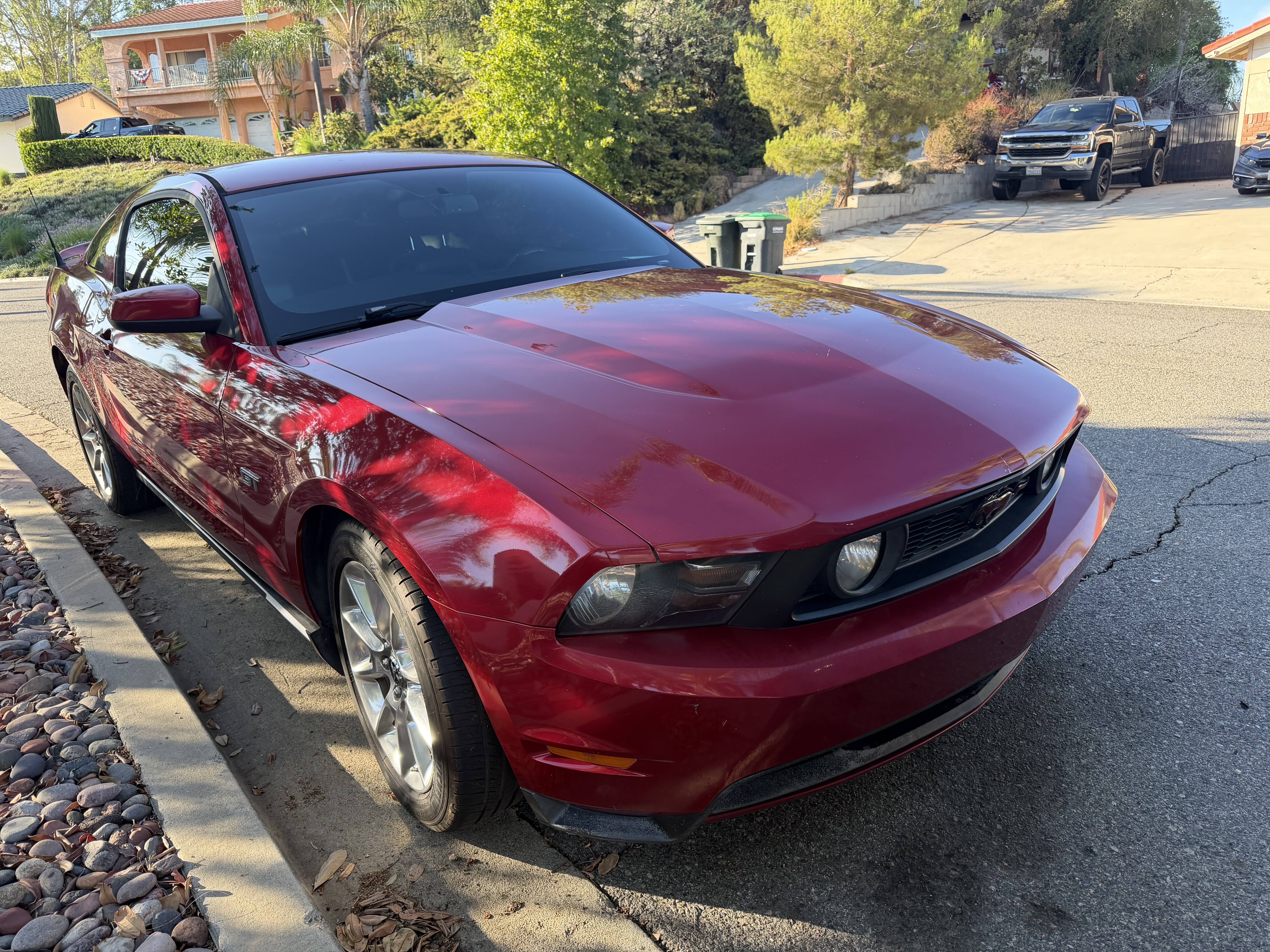 Used 2010 Ford Mustang GT Premium RWD image 2