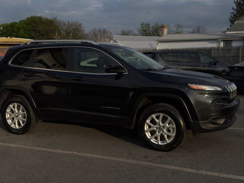 Used 2015 Jeep Cherokee Latitude image 2