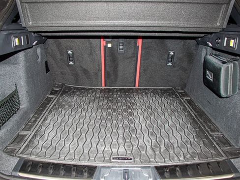 Used 2025 Jaguar F-PACE SVR 575 Edition image 16