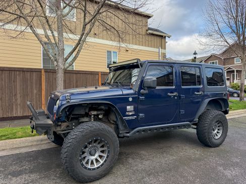 Used 2013 Jeep Wrangler Unlimited Sahara image 1