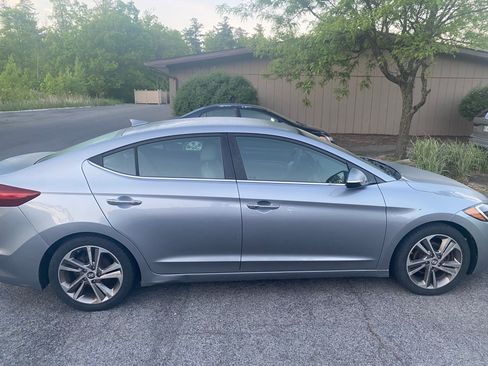 Used 2017 Hyundai Elantra Limited FWD image 2