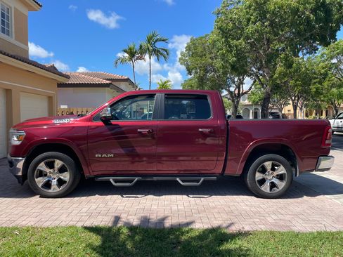 Used 2019 RAM 1500 Laramie AWD/4WD image 2