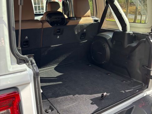 Used 2021 Jeep Wrangler Unlimited Sahara image 11