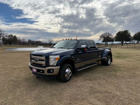Used 2014 Ford F350 King Ranch w/ King Ranch w/Chrome Package image 1