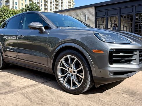 Used 2024 Porsche Cayenne Coupe AWD/4WD image 8