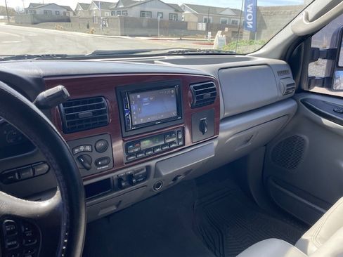 Used 2006 Ford F250 Lariat image 12