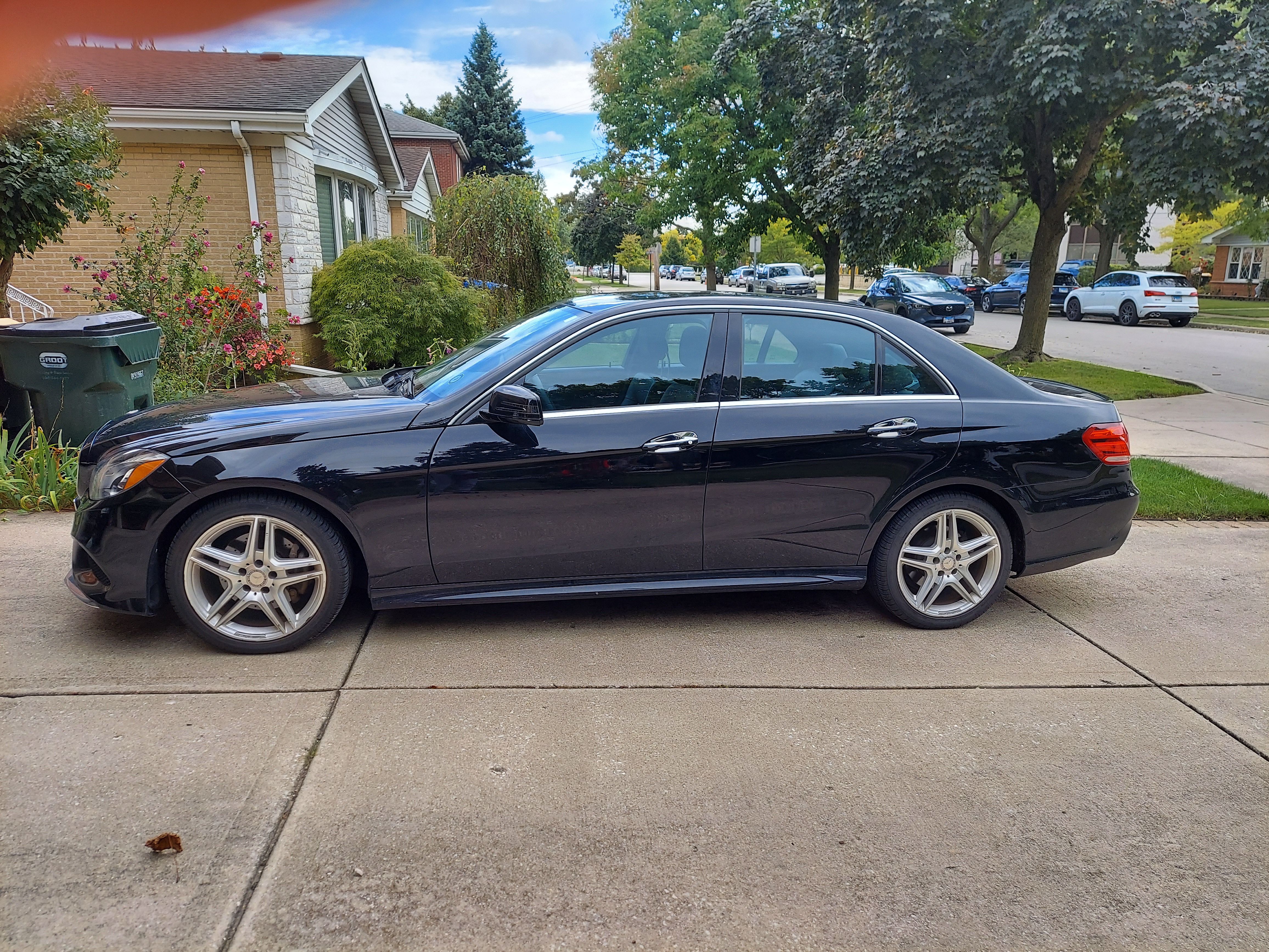Used 2014 Mercedes-Benz E 350 4MATIC Sedan image 4