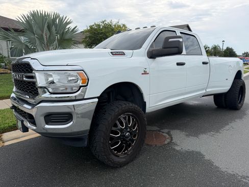 Used 2023 RAM 3500 Tradesman w/ Chrome Appearance Group AWD/4WD image 4