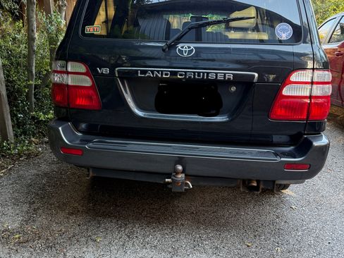 Used 2005 Toyota Land Cruiser Sport Utility 4D image 9