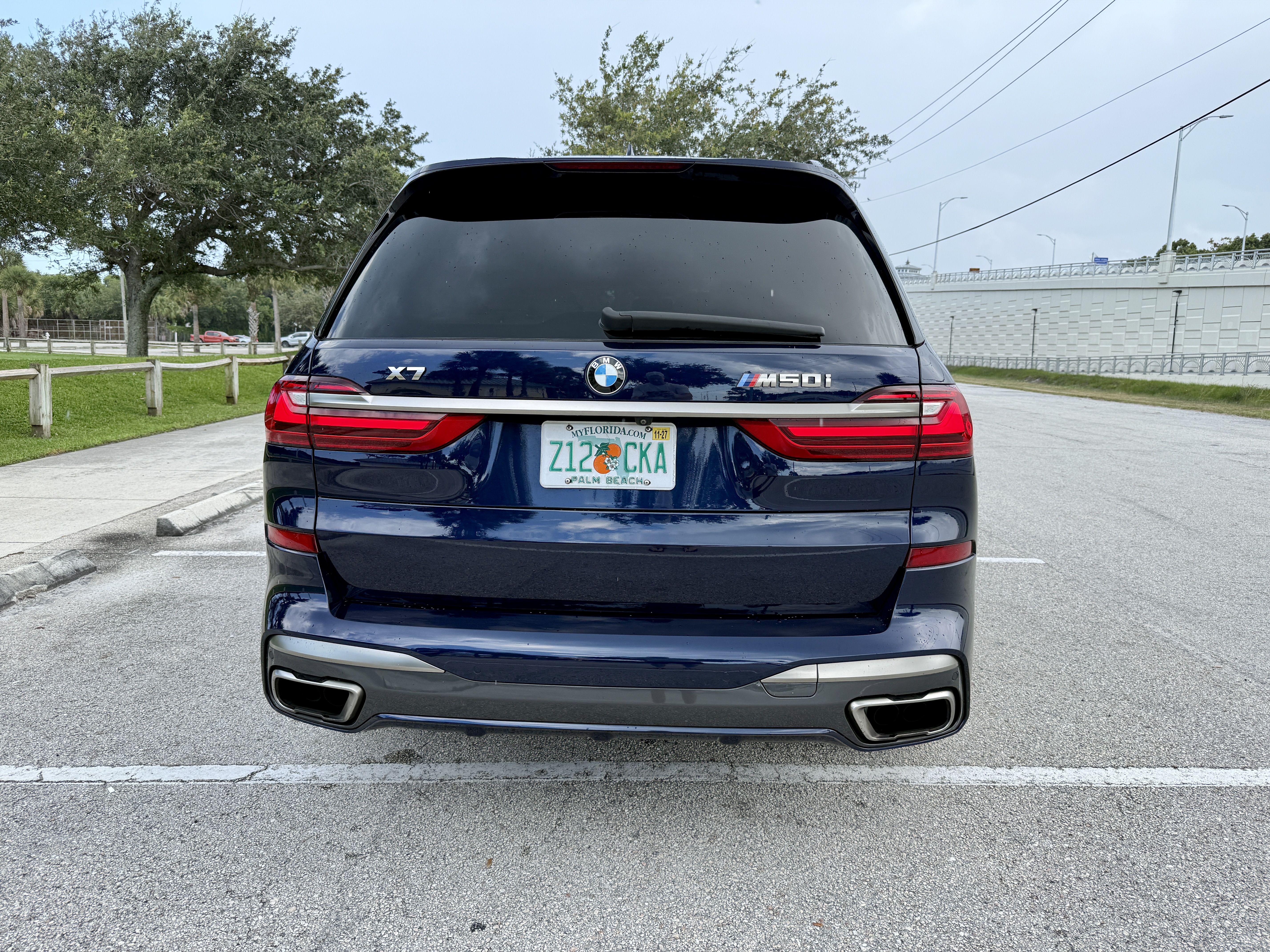 Used 2021 BMW X7 M50i w/ Dynamic Handling Package AWD/4WD image 11