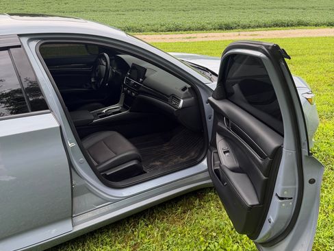 Used 2022 Honda Accord Sport image 2