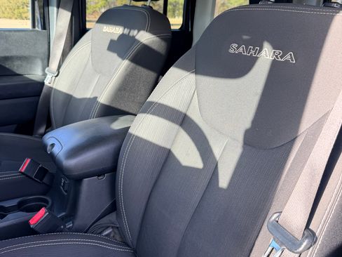 Used 2016 Jeep Wrangler Unlimited Sahara w/ Dual Top Group image 12