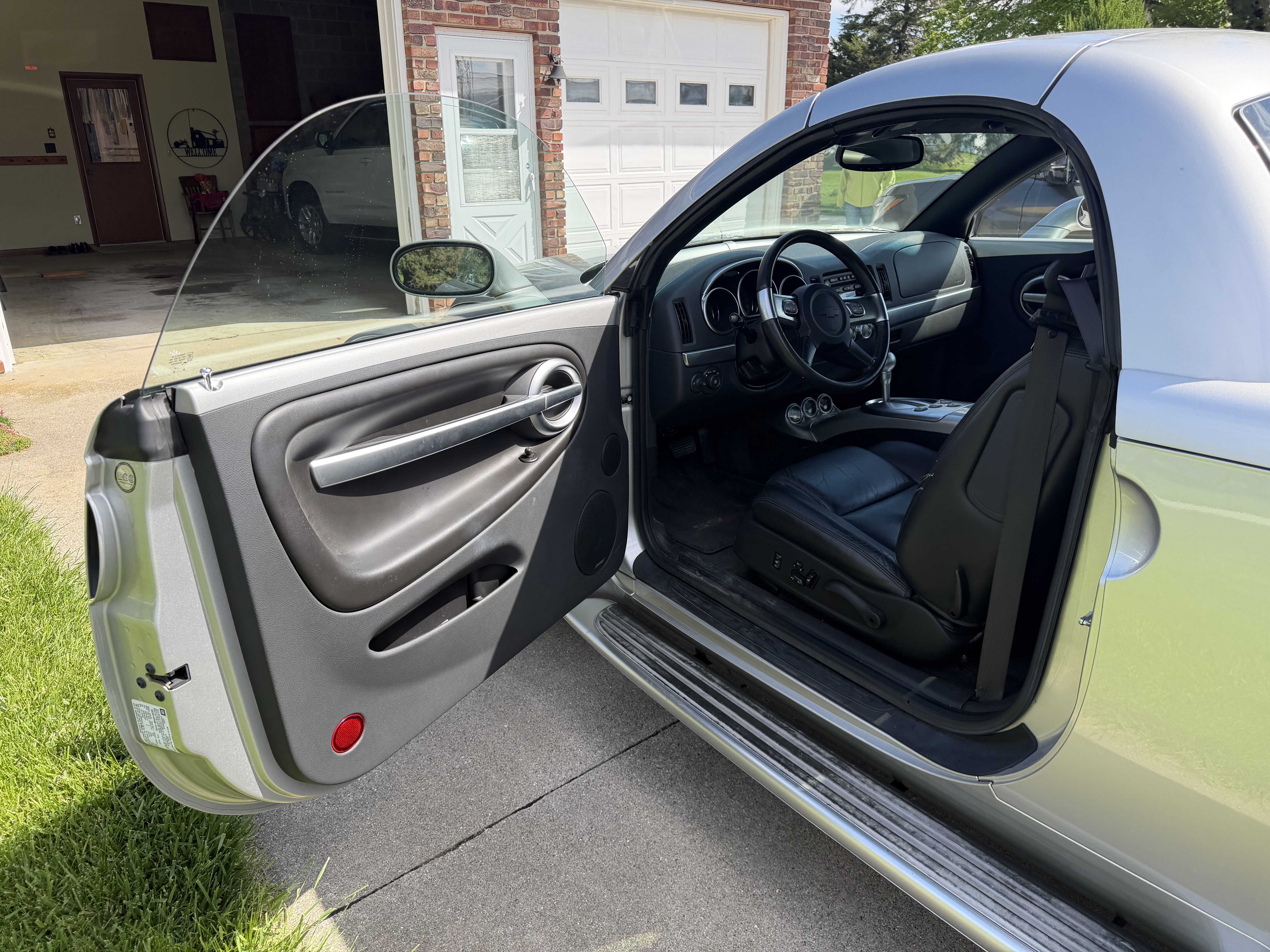 Used 2004 Chevrolet SSR w/ Preferred Equipment Group RWD image 6