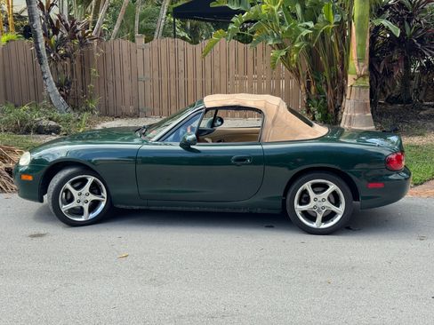 Used 2001 MAZDA MX-5 Miata LS image 9