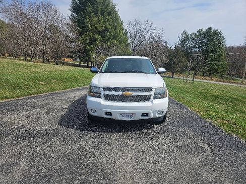 Used 2013 Chevrolet Suburban LTZ image 5