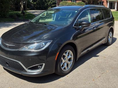 Used 2018 Chrysler Pacifica Touring-L Plus w/ Advanced Safetytec Group