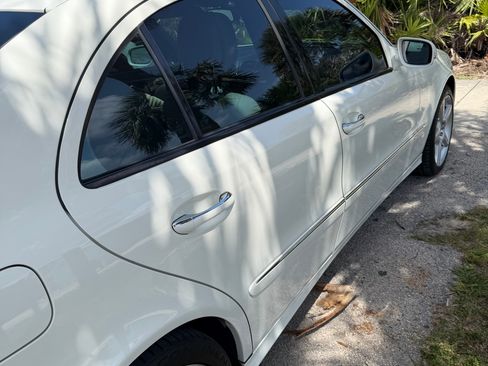 Used 2009 Mercedes-Benz E 550 Sedan image 11